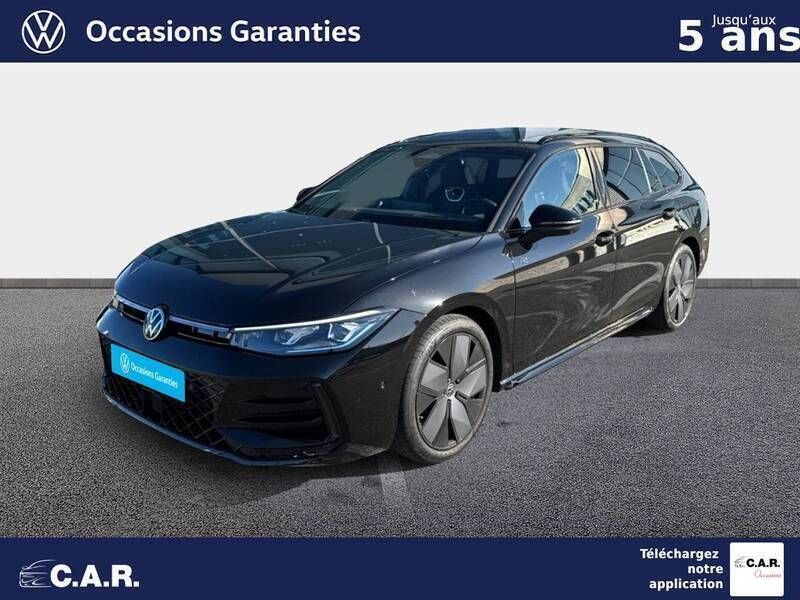Noir Utilisé 2024 VW Passat R-line Coupé | 48 430 € - Image 1/3