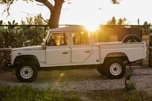 Blanc Occasion 1999 Land Rover Defender Berline | 38 000 € - Image 1/4