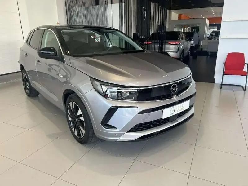 Gris Utilisé 2023 Opel Grandland X Innovation SUV | 25 490 € (Prix assez cher) - Image 1/4