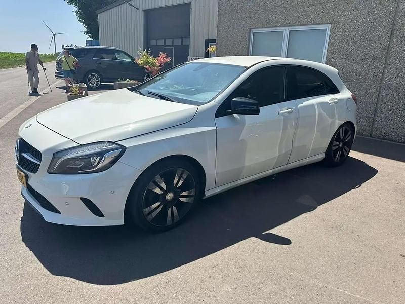 Blanc Utilisé 2017 Mercedes A200 Berline | 11 900 € (Super prix) - Image 1/4