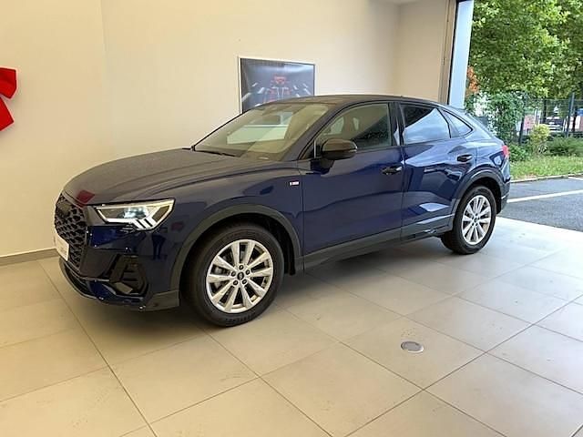 Bleu navarre métallisé Utilisé 2025 Audi Q3 Sportback S-Line SUV | 44 980 € - Image 1/4