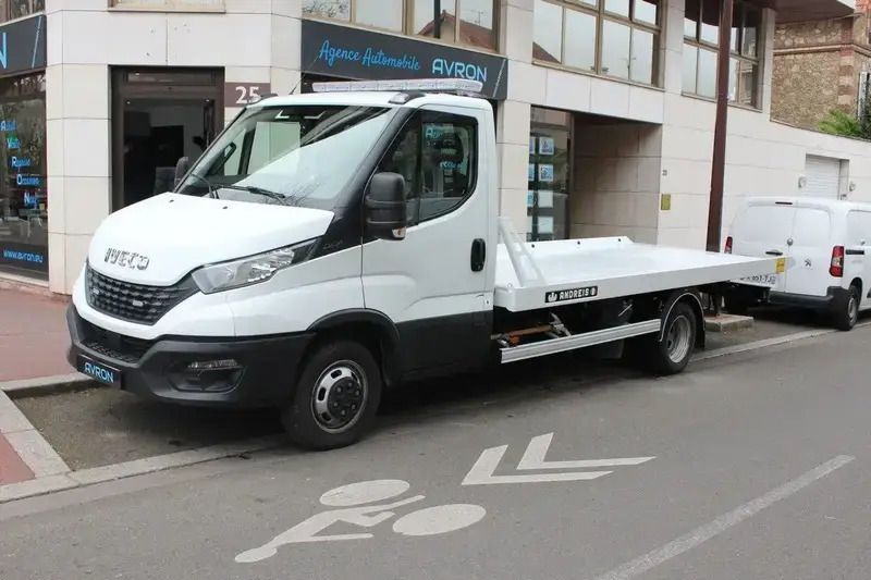 Blanc Utilisé 2020 Iveco Daily Van | 54 990 € - Image 1/4