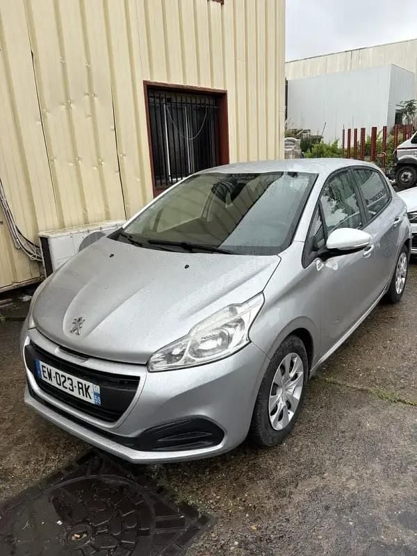 Utilisé 2018 Peugeot 208 Citadine | 5 100 € (Super prix) - Image 1/4