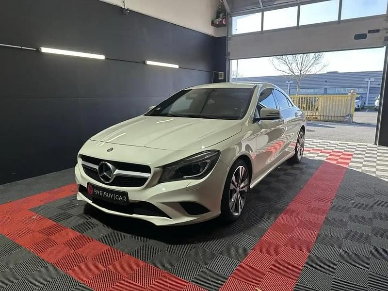 Blanc Occasion 2013 Mercedes CLA220 Berline | 17 990 € (Prix juste) - Image 1/4