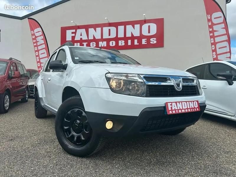 Blanc Utilisé 2013 Dacia Duster Lauréate SUV | 10 990 € (Prix juste) - Image 1/4