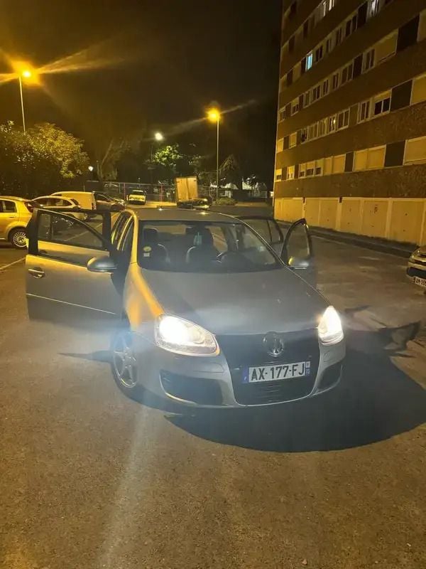 Gris Utilisé 2008 VW Golf VI Sport Berline | 4 000 € (Prix juste) - Image 1/4