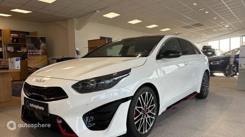 Blanc sensation nacré Utilisé 2023 Kia ProCeed 2 Citadine | 38 990 € (Prix cher) - Image 1/4