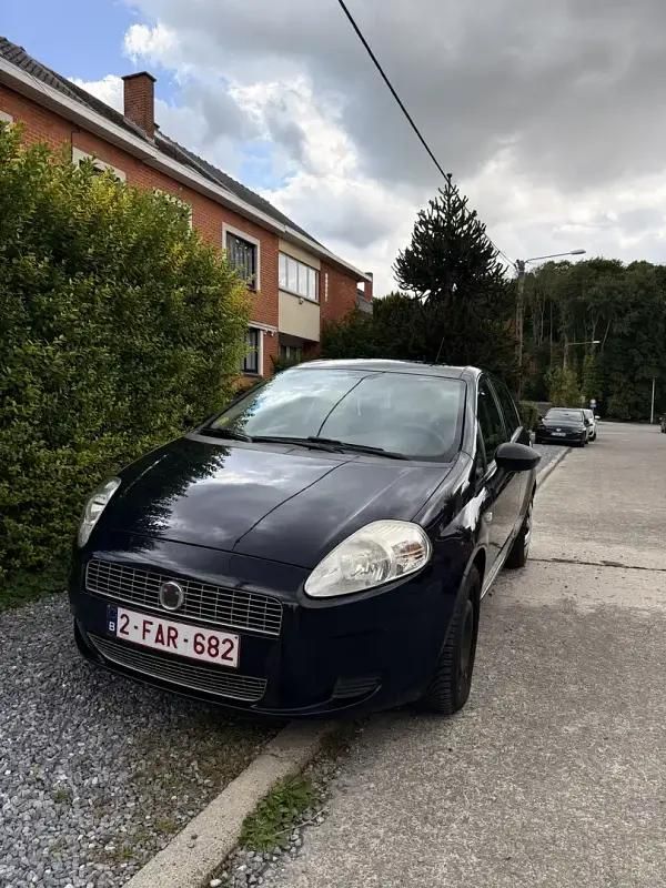 Utilisé 2009 Fiat Grande Punto Emotion Citadine | 2 000 € - Image 1/4