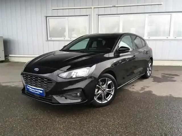 Noir Occasion 2018 Ford Focus ST-Line Berline | 11 990 € (Bon prix) - Image 1/4