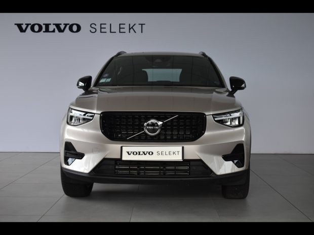 Utilisé 2023 Volvo XC40 Plus SUV | 43 900 € (Prix cher) - Image 1/2