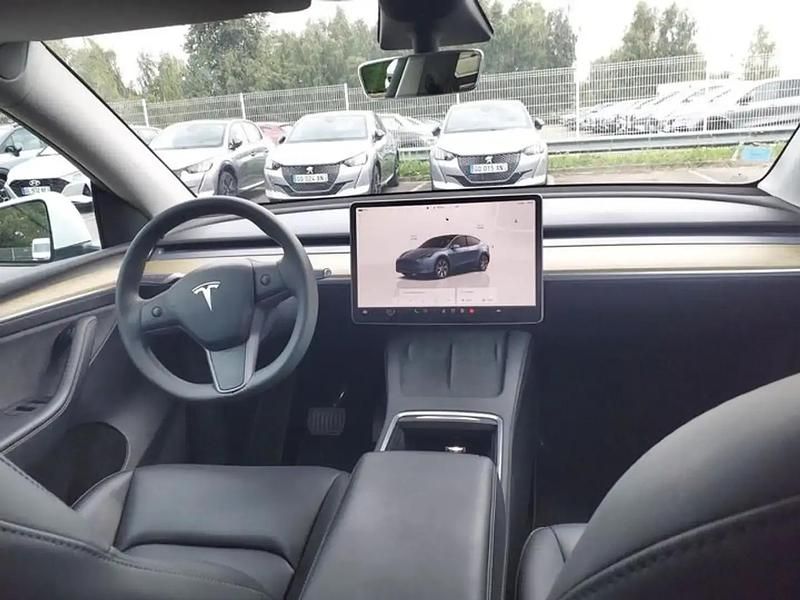 Blanc Utilisé 2023 Tesla Model Y Standard Range SUV | 30 500 € - Image 1/4