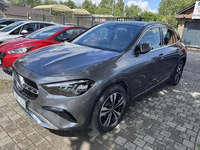 Gris Nouvelle 2024 Mercedes GLA180 Business SUV | 36 000 € - Image 1/4