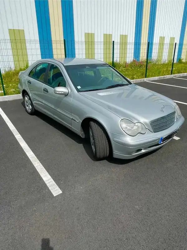 Utilisé 2002 Mercedes C200 Classic Berline | 2 700 € - Image 1/4