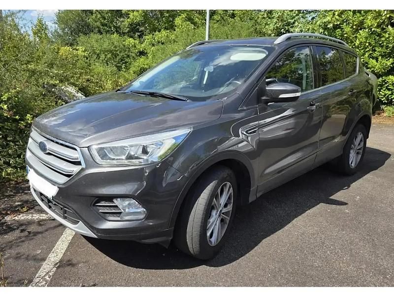 Gris Utilisé 2017 Ford Kuga Titanium SUV | 12 990 € (Prix cher) - Image 1/4