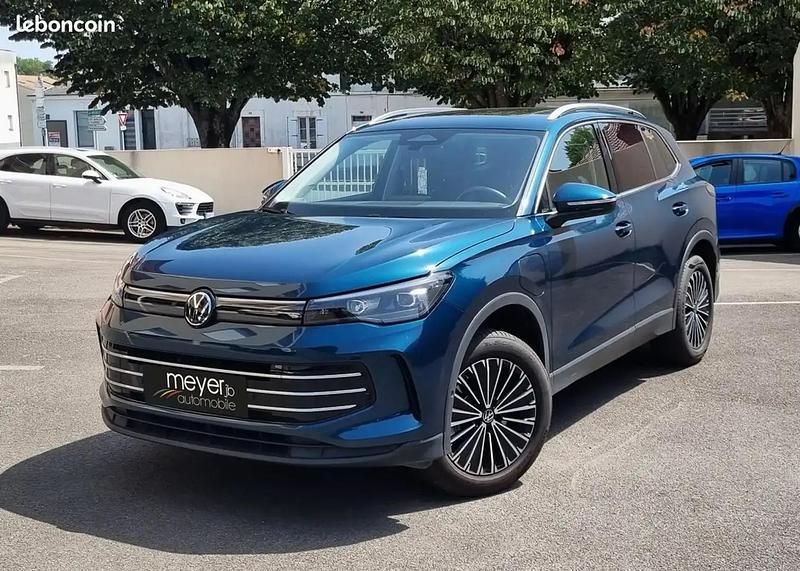 Bleu Utilisé 2025 VW Tiguan Elegance SUV | 49 990 € - Image 1/4