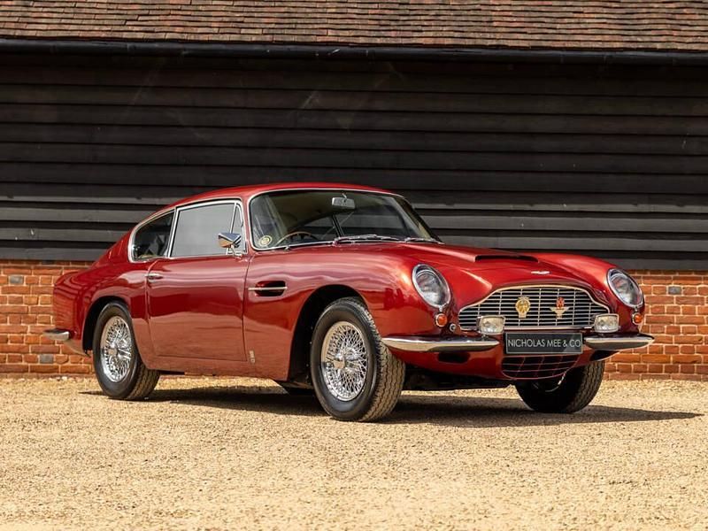 Rouge Utilisé 1969 Aston Martin DB6 Coupé | 299 950 € - Image 1/4