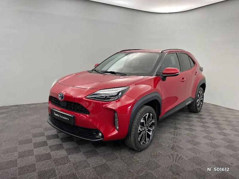 Rouge Occasion 2023 Toyota Yaris Hybrid Design | 22 990 € (Prix juste) - Image 1/4