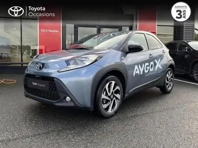 Biton gris célestine/toit noir Utilisé 2025 Toyota Aygo X Design SUV | 18 490 € - Image 1/4