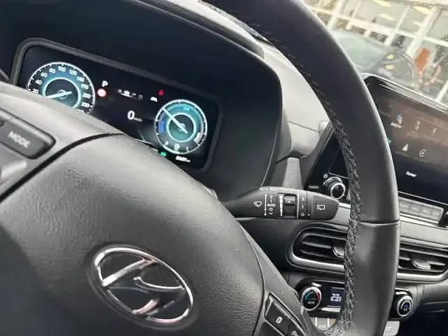 Gris Occasion 2023 Hyundai Kona SUV | 22 990 € (Prix juste) - Image 1/4