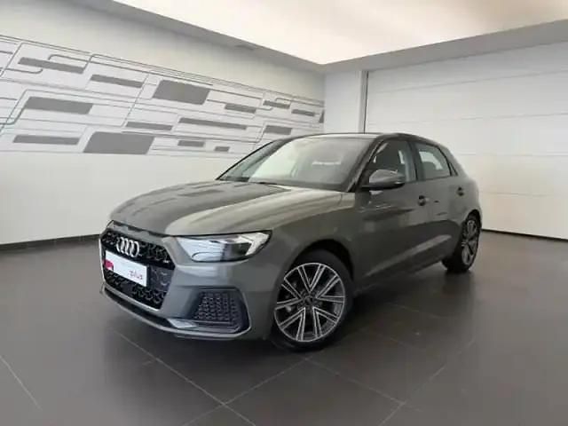 Gris chronos métallisé noir mythe métallisé Nouvelle 2025 Audi A1 Sportback Design Citadine | 28 990 € - Image 1/4