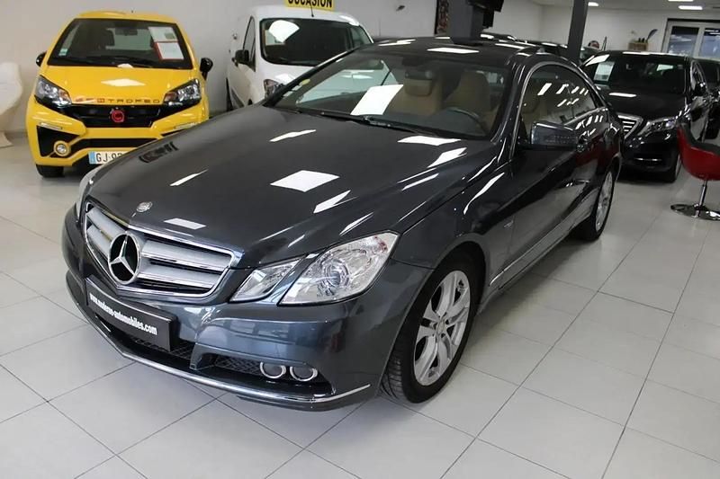 Gris Utilisé 2010 Mercedes E250 Executive Coupé | 16 990 € - Image 1/4