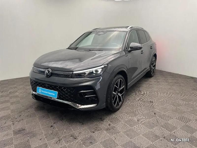 Gris Utilisé 2024 VW Tiguan Exclusive SUV | 53 990 € - Image 1/4