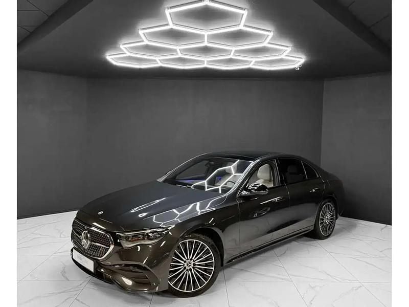 Noir Utilisé 2024 Mercedes E300 AMG line Berline | 54 990 € (Prix juste) - Image 1/4