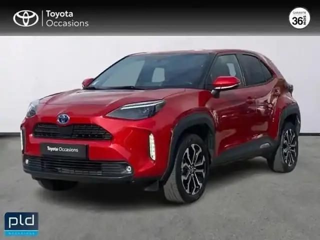 Rouge intense (m) Occasion 2022 Toyota Yaris Cross Design SUV | 21 990 € (Prix juste) - Image 1/4