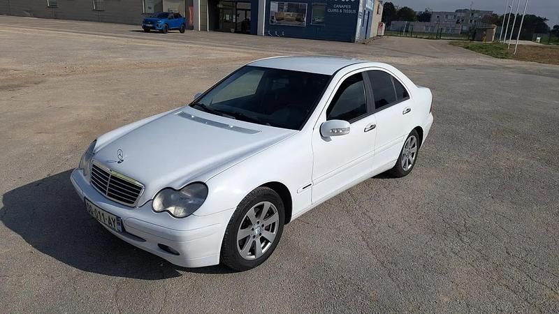 Blanc Utilisé 2000 Mercedes C240 Classic Berline | 4 000 € - Image 1/4