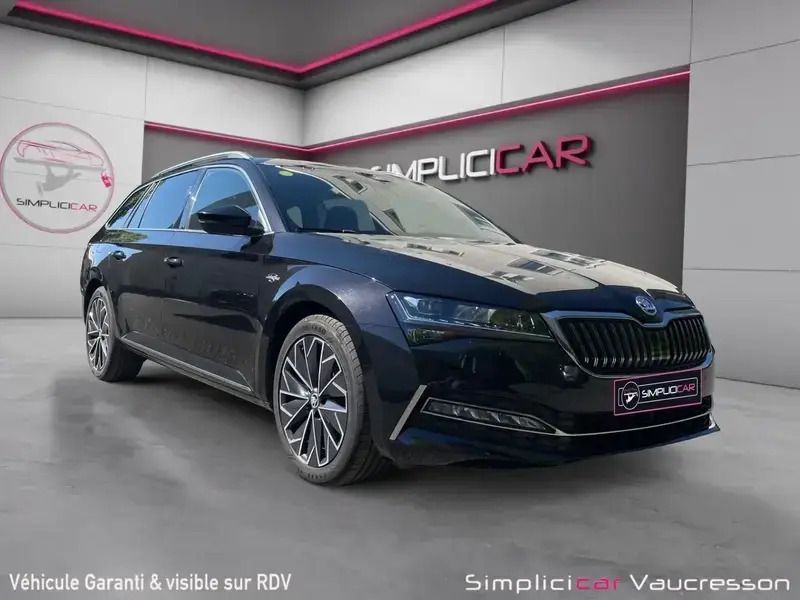 Noir Utilisé 2024 Skoda Superb Break | 39 990 € (Prix juste) - Image 1/4