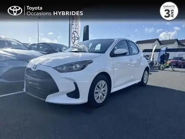 Blanc Utilisé 2023 Toyota Yaris Hybrid Berline | 18 490 € (Prix juste) - Image 1/4