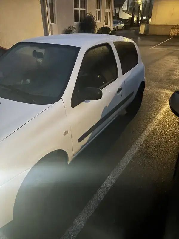 Utilisé 2008 Renault Clio II Campus Berline | 2 400 € (Bon prix) - Image 1/4