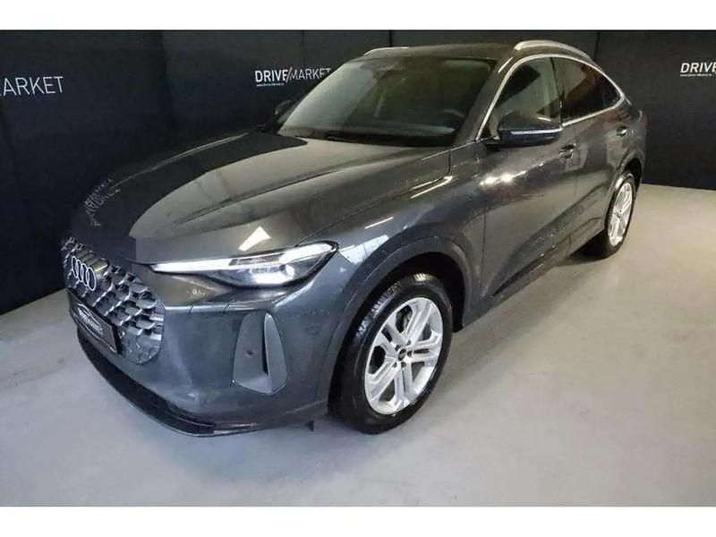 Gris Occasion 2025 Audi Q5 Sportback Sport SUV | 64 502 € (Prix juste) - Image 1/4