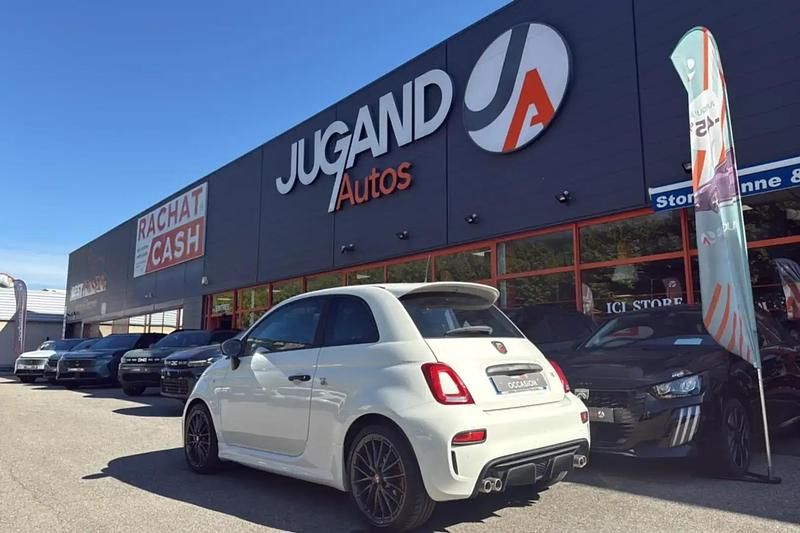 Blanc Utilisé 2022 Abarth 695 Citadine | 23 980 € (Prix juste) - Image 1/4