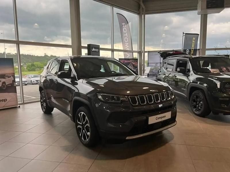 Noir Occasion 2025 Jeep Compass Altitude SUV | 32 990 € (Prix cher) - Image 1/4