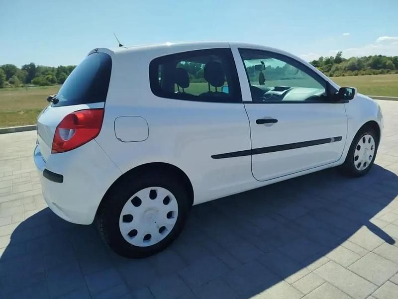 Occasion 1999 Renault Clio II Berline | 1 340 € - Image 1/4