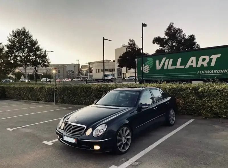 Noir Utilisé 2005 Mercedes E280 Avantgarde Berline | 5 000 € - Image 1/4