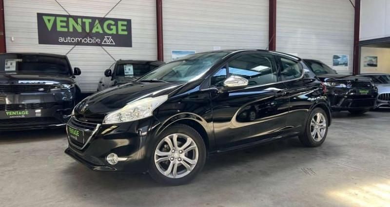 Noir Utilisé 2015 Peugeot 208 Allure Citadine | 7 900 € (Prix juste) - Image 1/4