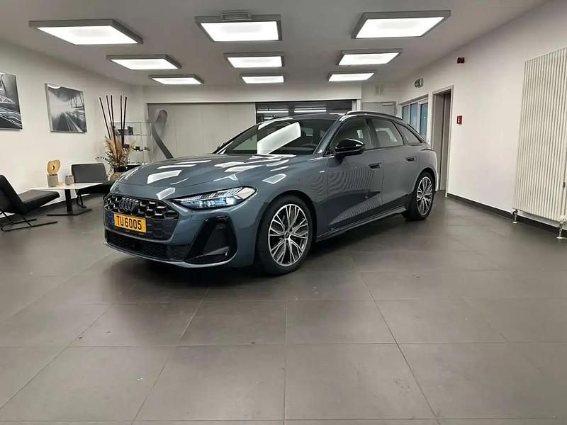 Bleu Utilisé 2025 Audi A5 S-Line Coupé | 58 871 € (Prix cher) - Image 1/4