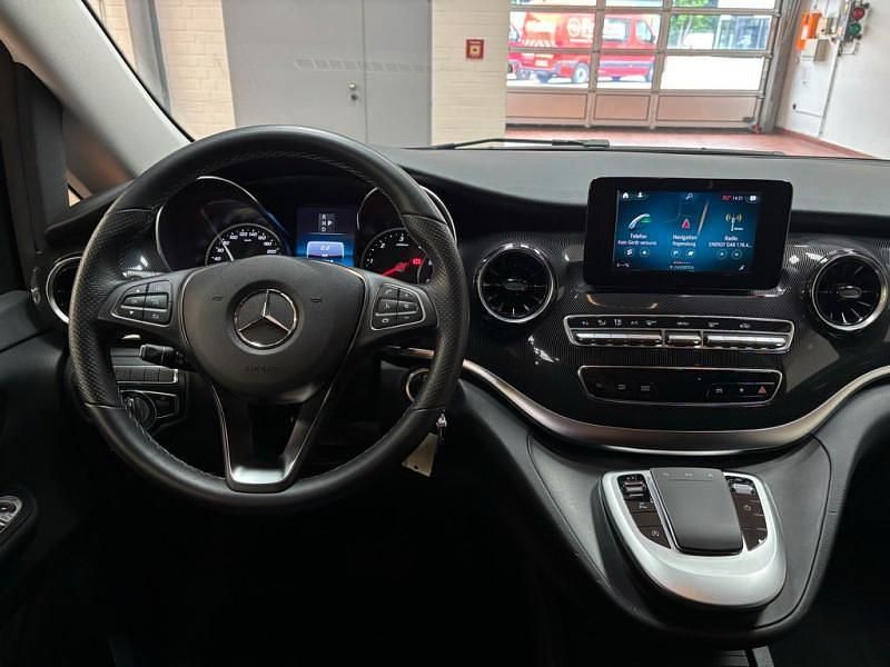 Utilisé 2023 Mercedes V220 Monospace | 57 800 € (Super prix) - Image 1/4