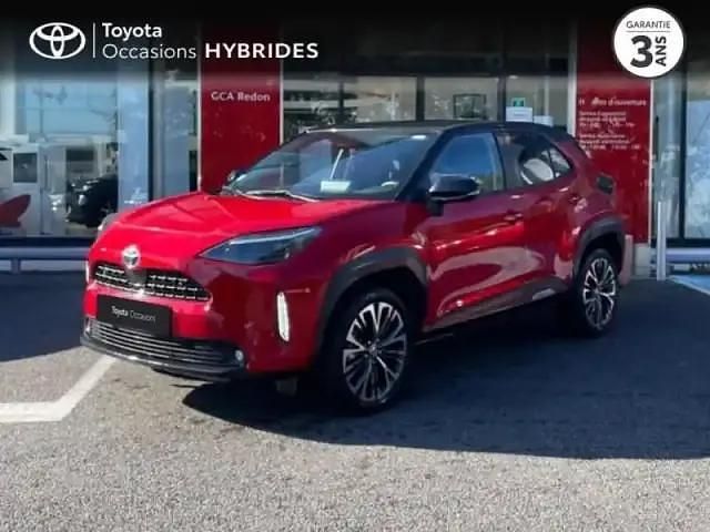 Rouge intense/toit noir Occasion 2022 Toyota Yaris Hybrid SUV | 24 890 € (Prix assez cher) - Image 1/4