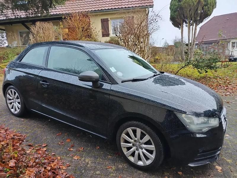 Noir Occasion 2011 Audi A1 Ambiente Berline | 5 190 € (Prix juste) - Image 1/4