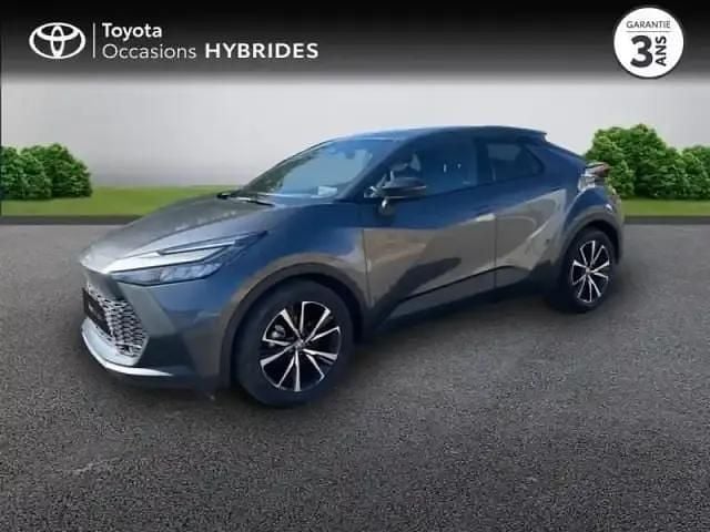Gris atlas métallisé Occasion 2025 Toyota C-HR Design SUV | 29 990 € (Prix juste) - Image 1/4