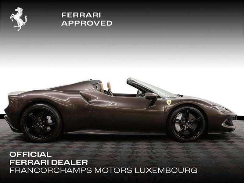 Occasion Ferrari 296 663 ch (487 kW) 2025 Brun Citadine