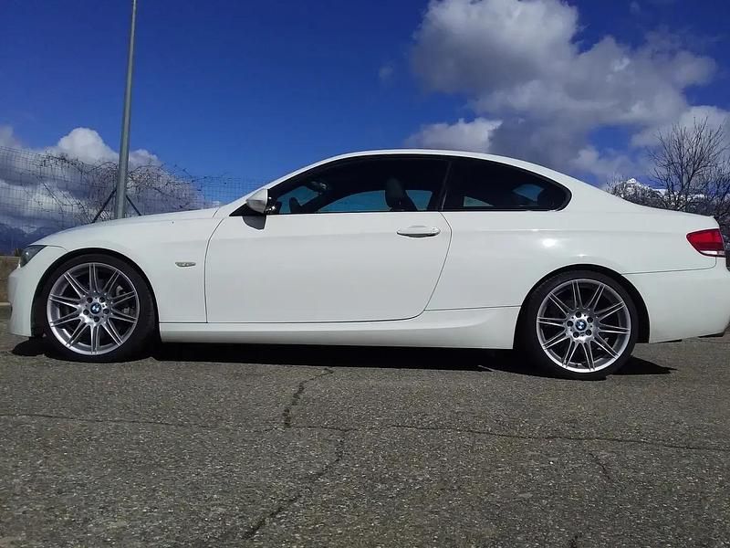 Blanc Utilisé 2008 BMW 335 Sport Line Coupé | 23 900 € - Image 1/4