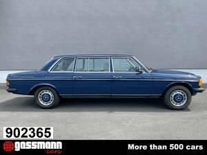 Bleu Utilisé 1985 Mercedes 250 Berline | 29 900 € - Image 1/4