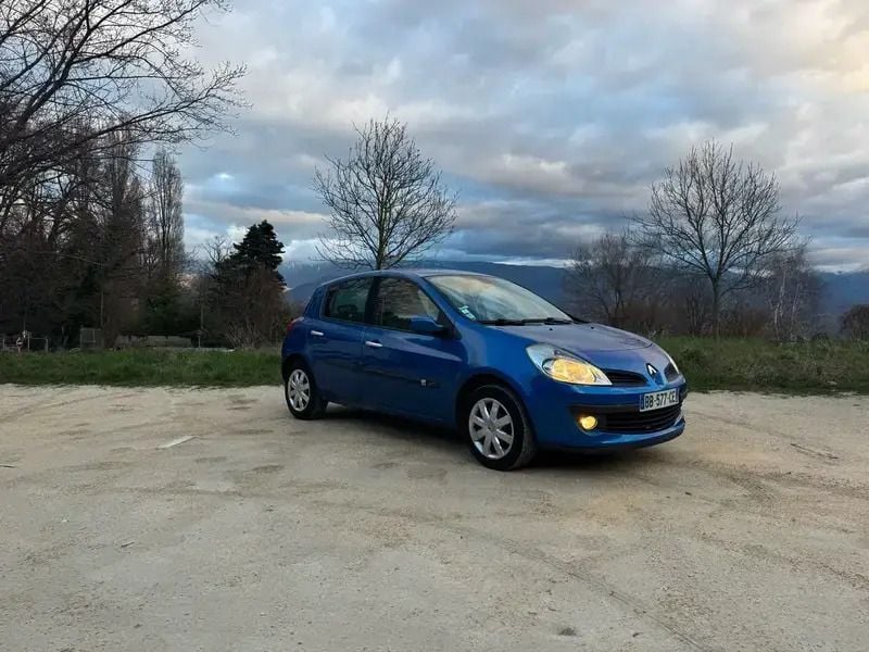 Utilisé 2005 Renault Clio III Berline | 3 490 € - Image 1/4