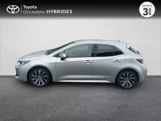 Occasion Toyota Corolla Design 122 ch (89 kW) 2023 Gris aluminium métallisé Berline