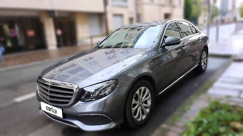 Gris Utilisé 2017 Mercedes E220 Executive Berline | 25 643 € (Super prix) - Image 1/4
