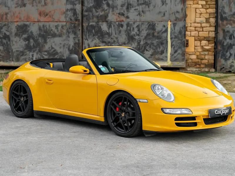 Jaune Occasion 2006 Porsche 911 Carrera 4S Cabriolet Cabriolet | 57 900 € (Prix juste) - Image 1/4